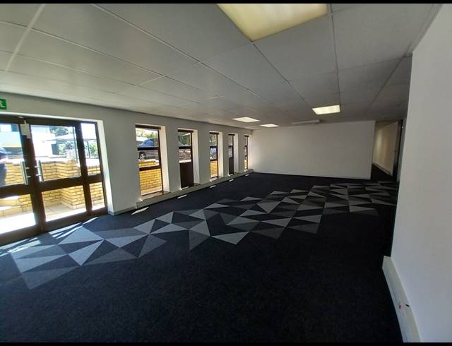 210M² OFFICE TO LET IN BRYANSTON